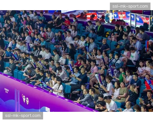 通讯:为提升观赛体验,多支球队计划在休赛期升级场馆高清环形屏 通讯:为提升观赛体验,多支球队计划在休赛期升级场馆高清环形屏